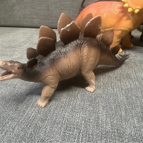 Large Vintage Dinosaur Toy Set - Green, Orange, Black - Picture 4 of 16